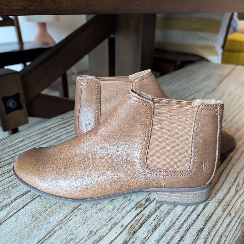 Women's Frye Mallory Chelsea Booties Leather Cognac Size 8